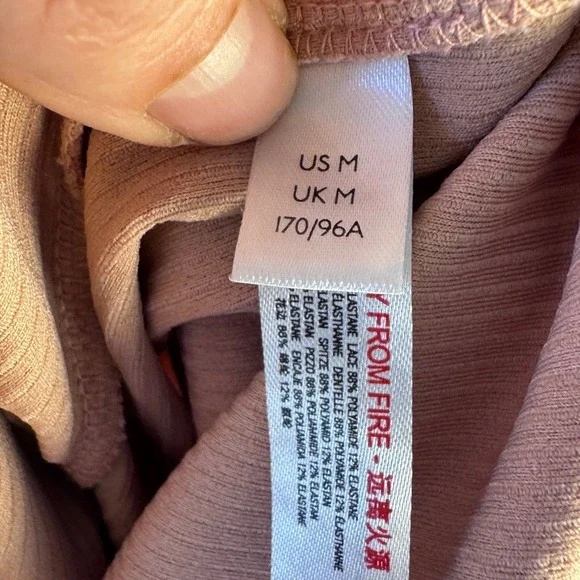 Free People Intimately Bodysuit Small Rose Pink Ribbed Lace V-Neck Thong Boho - Picture 5 of 5